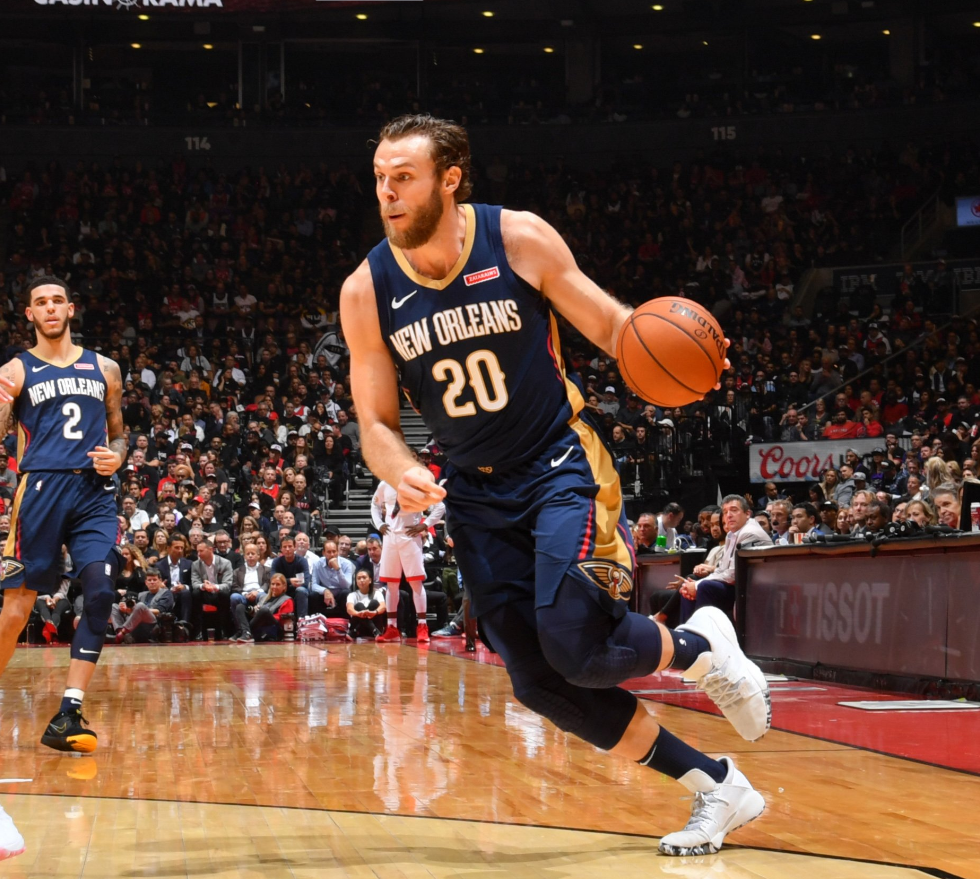 爵士逆转鹈鹕，加里纳利送出助攻