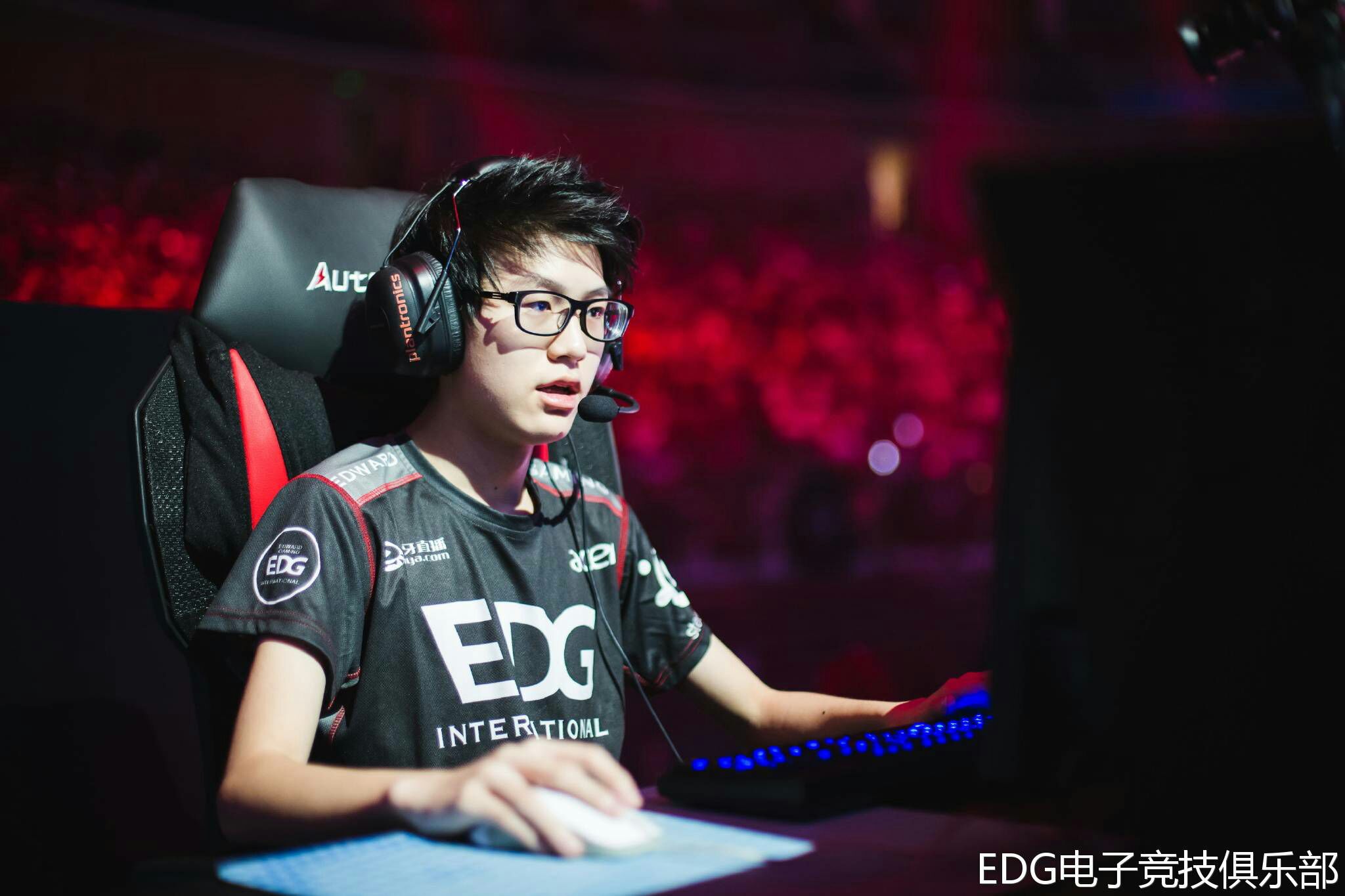 包含CLG绝地反击FLY,Meiko2制霸全场的词条 包含CLG绝地反击FLY,Meiko2制霸全场的词条