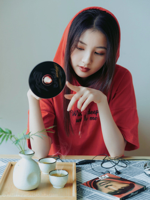 赛道上的颠覆,红牛二队惊天逆袭,汉密尔顿上演绝地反击